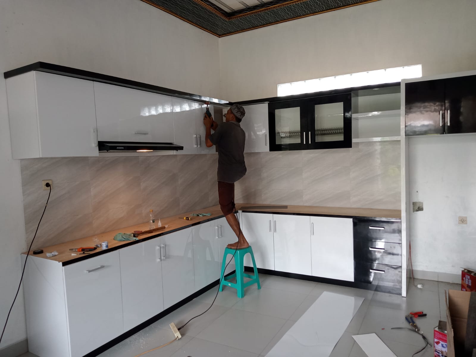 20 Tahun Berpengalaman, Nuri Interior Tegal Miliki Dua Bengkel Khusus untuk Interior Modern dan Klasik Kayu Jati