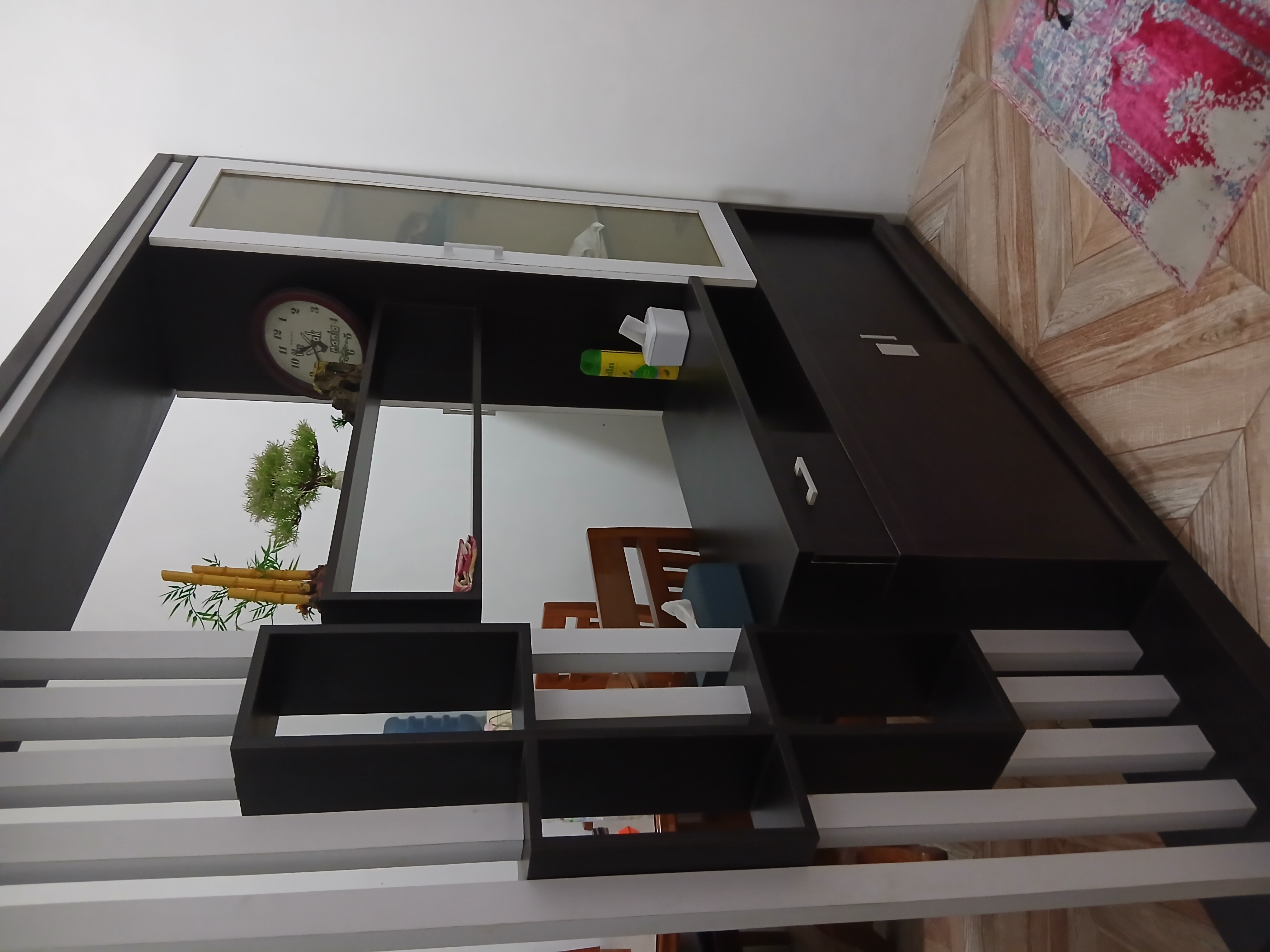 Bosan dengan Ruangan yang Terlihat Sempit dan Berantakan? Ini Solusi Cerdasnya!